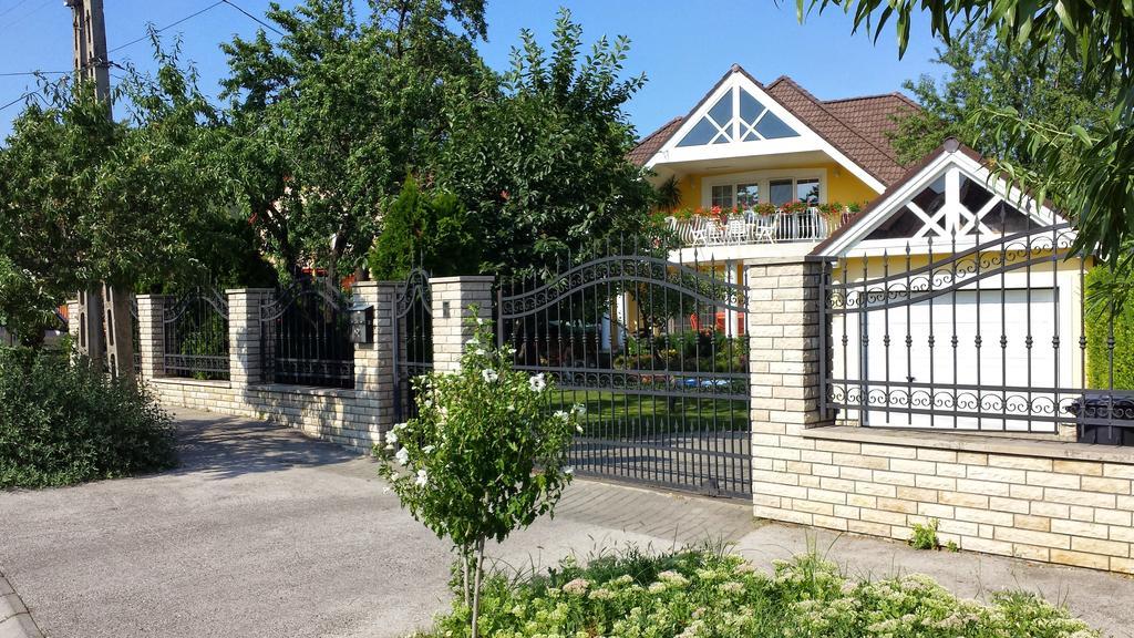 Апартаменты Tuenderlak Vendeghaz Балатонфюред Экстерьер фото